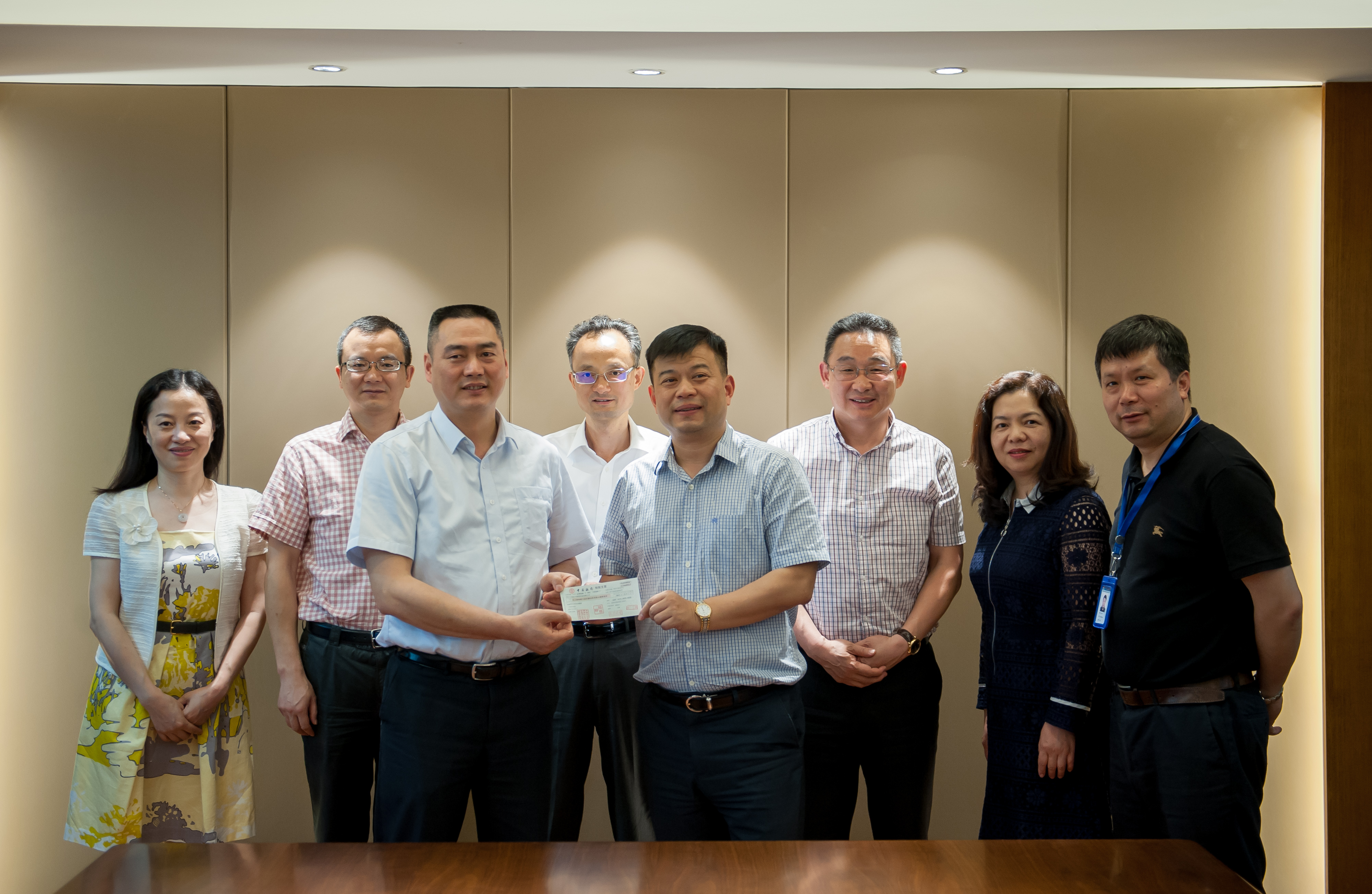 The General Manager of SINOSURE Ningbo Branch and the Director General of Haishu